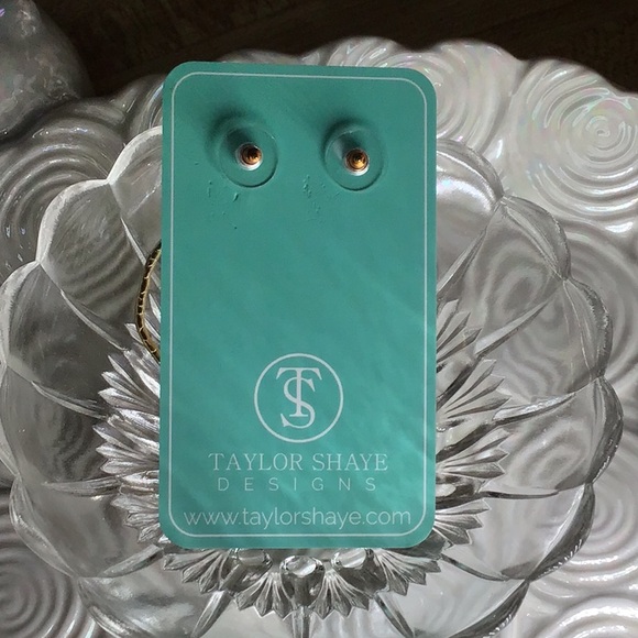 TAYLOR SHAYE EARRINGS❤️❤️ - Picture 5 of 6